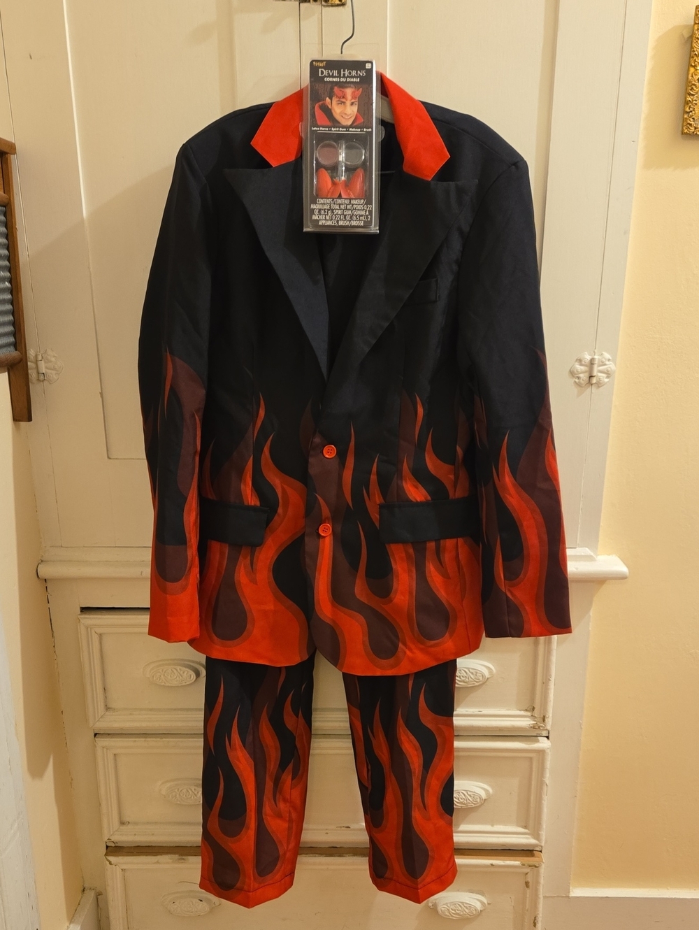 Spirit Mens Satanl Suit With Horns And Makeup Kit Sz M